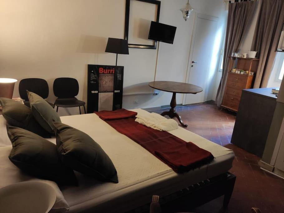 Lovely Portion Of Property Near Piazza Santo Spirito ฟลอเรนซ์ ภายนอก รูปภาพ